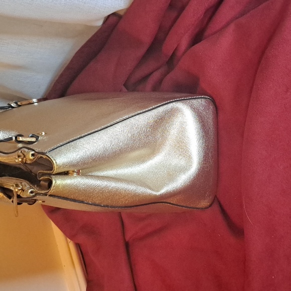 Michael Kors Gourgous Gold Satchel and Crossbody Excellent Condition - Picture 4 of 12